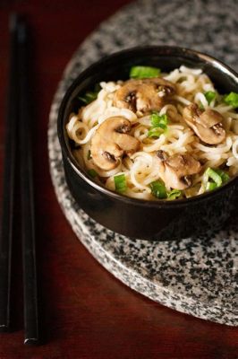  九江香菇麵: 香ばしいたけの旨みとコシのある麺が織りなす至福の味わい